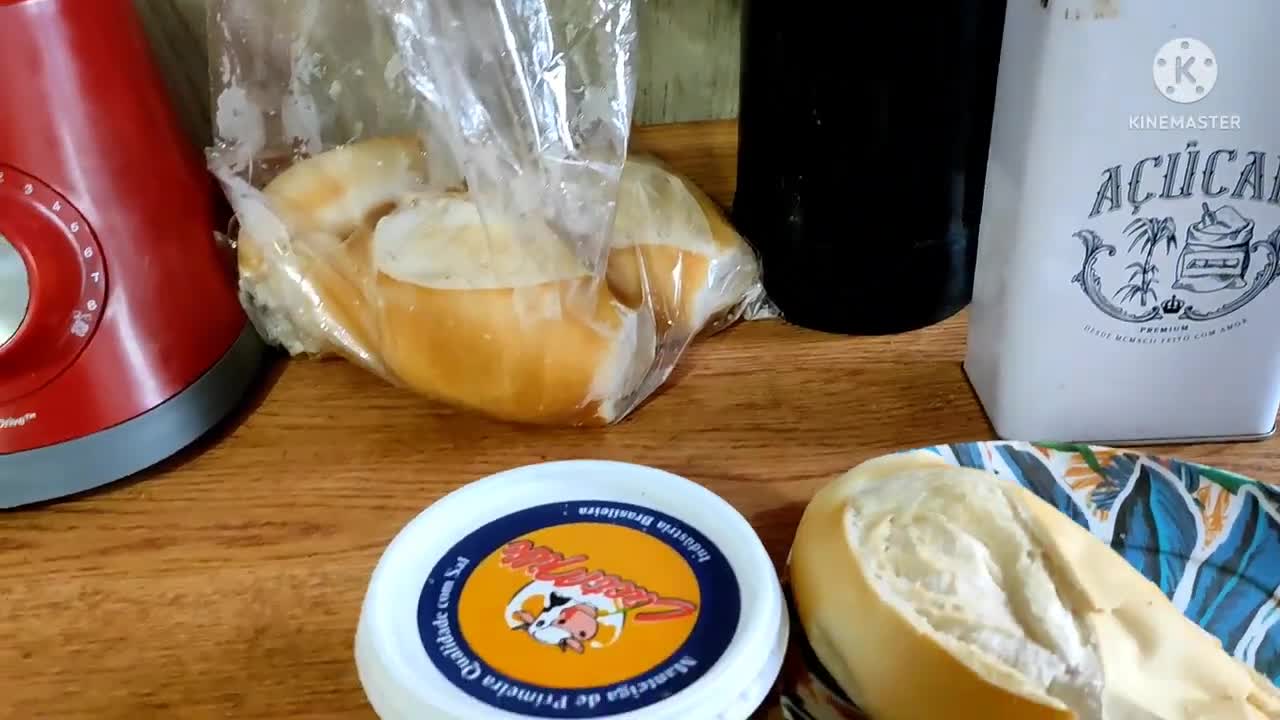 Morning routine Brazilian breakfast (café da manha brasileiro)