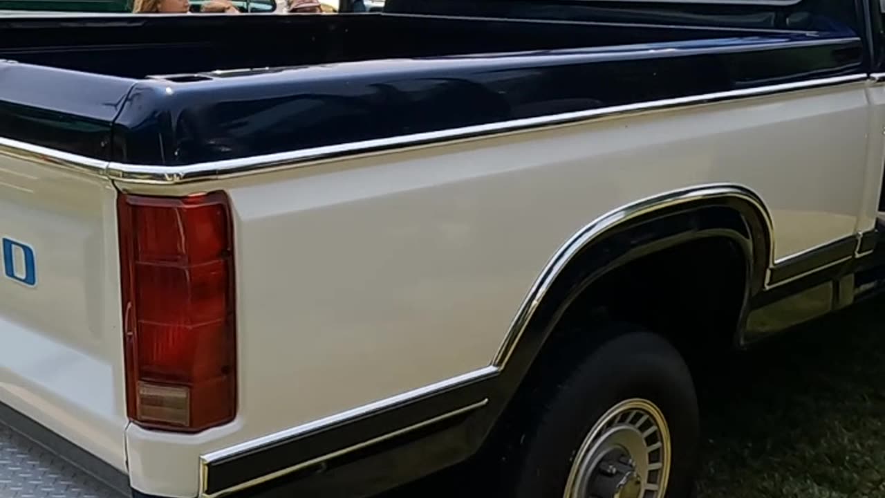 1984 Ford F150 4x4 Pickup Truck