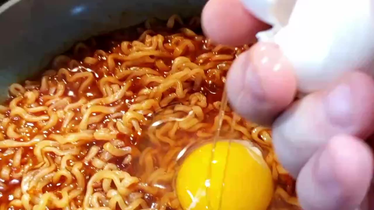 Eggy Ramen #food #lunch #Ramen #tipsandtricks #Egg #noodles