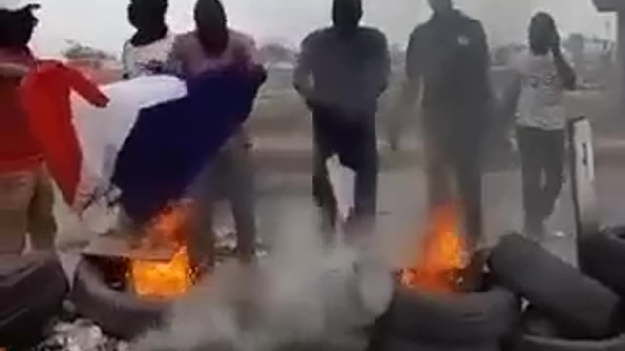 French flags burned in Senegal