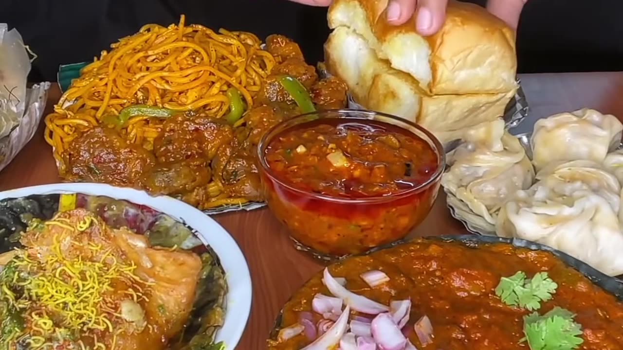 ASMR _ STREET FOOD EATING‚PANIPURI‚CHOWMEIN‚MOMO‚PAV BHAAJI‚SAMOSA CHAT‚MANCURIAN