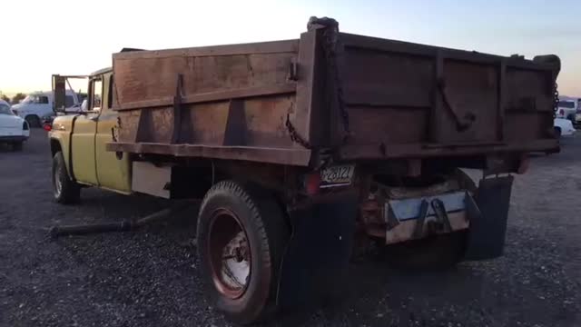 1959 Ford F600 crew cab dump truck