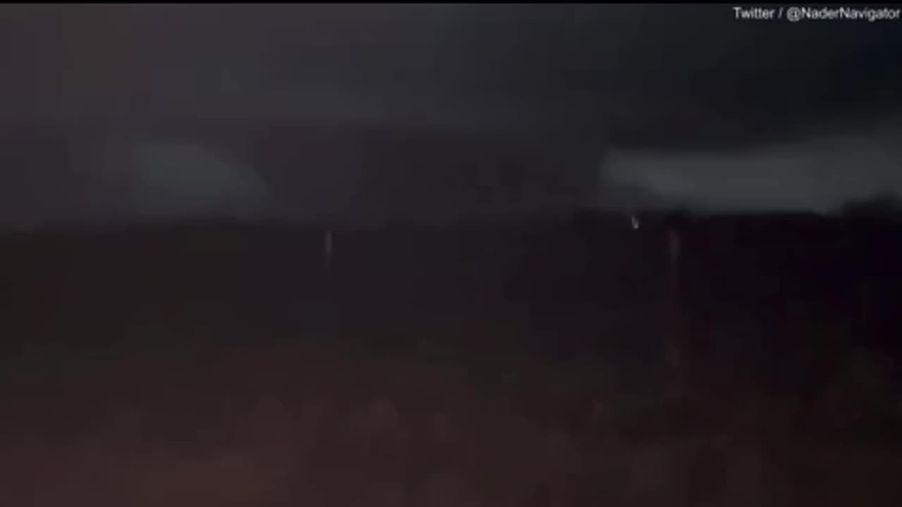 Dramatic video shows huge WALL CLOUD touch down in Oklahoma