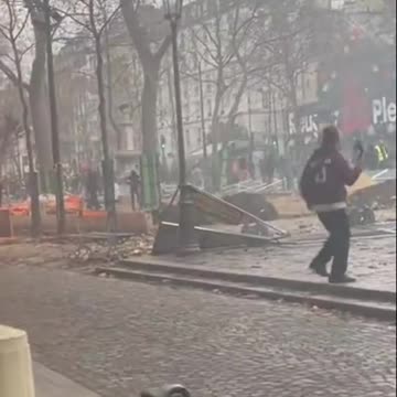 🇫🇷 La Francia è sull'orlo di una guerra civile e i media non ne parlano.