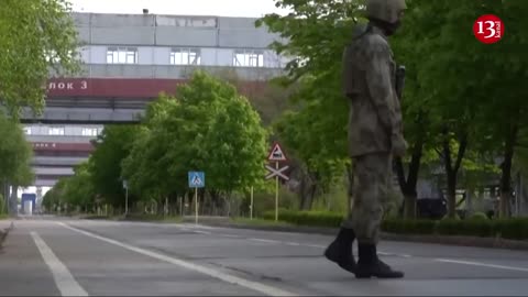 Kamikaze drone attacks two Russian soldiers rushing to battle with armored vehicle