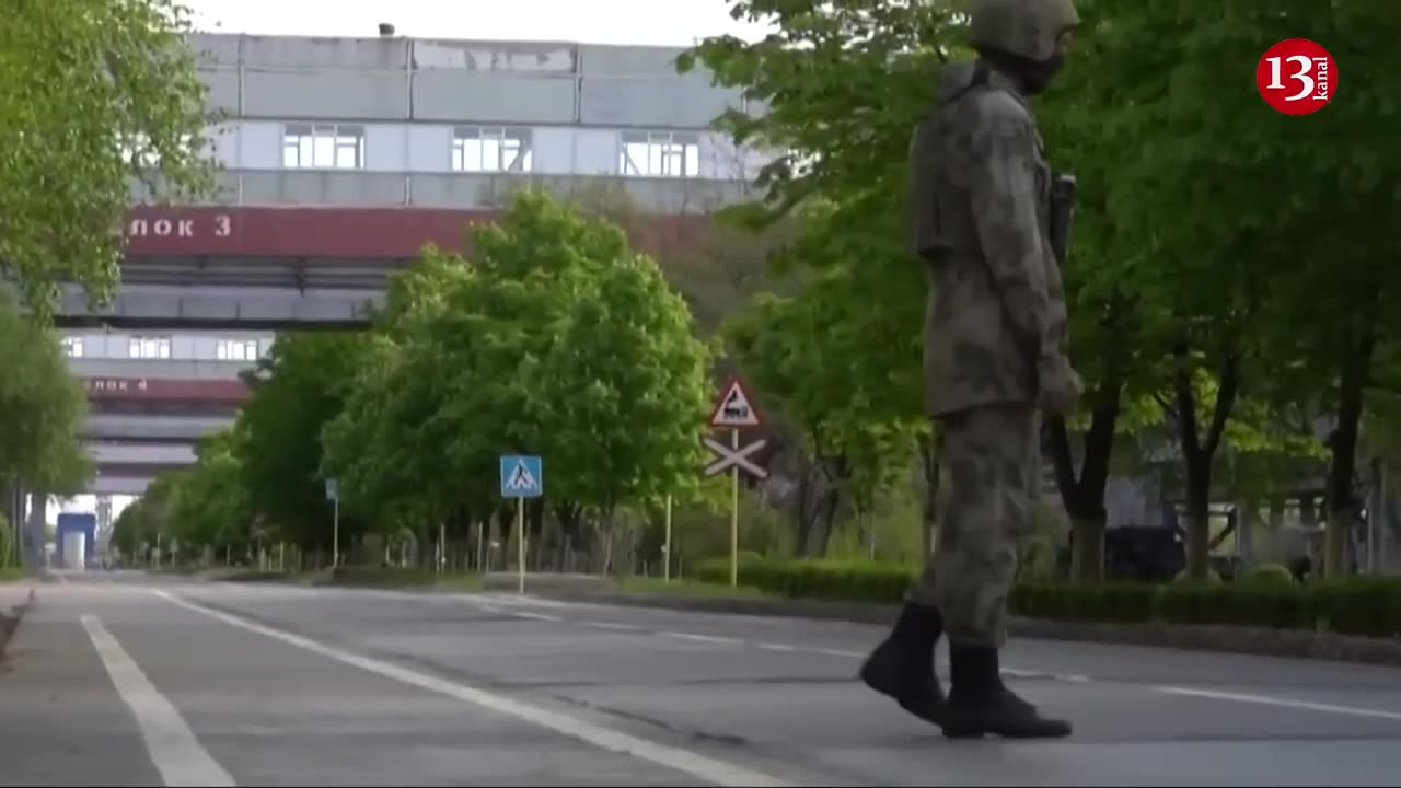 Kamikaze drone attacks two Russian soldiers rushing to battle with armored vehicle