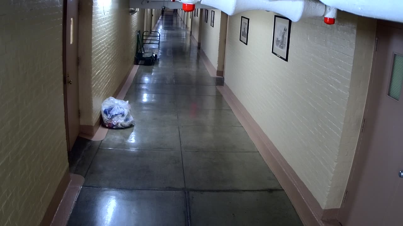 Camera0059USCHBAHT43Hallway_2021-01-06_Starting_at_03h00min00s917ms.mp4