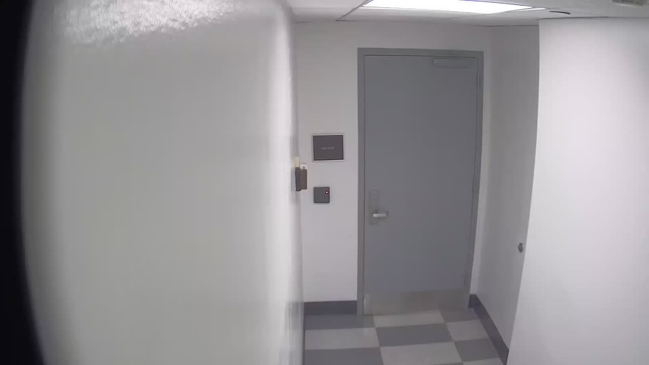 6141RHOBG1G101DStairwayLobbyEntry_2021-01-06_16h40min03s597ms.mp4