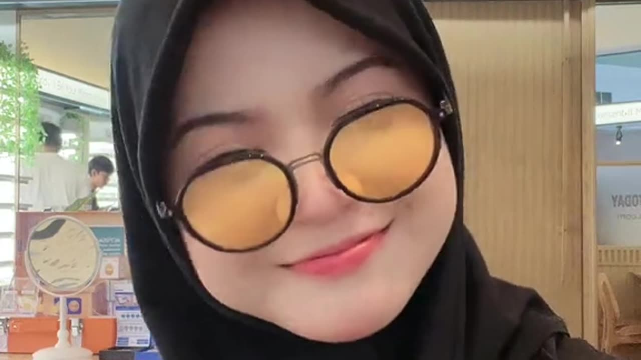 Beauty girl from Indonesia 4