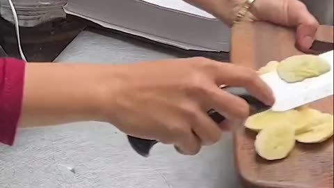 The Hottest Girl On Street Making Roti