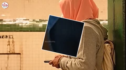 Shahrukh Khan And Muslim Hijab Girl Viral Video From India | Viral Reality