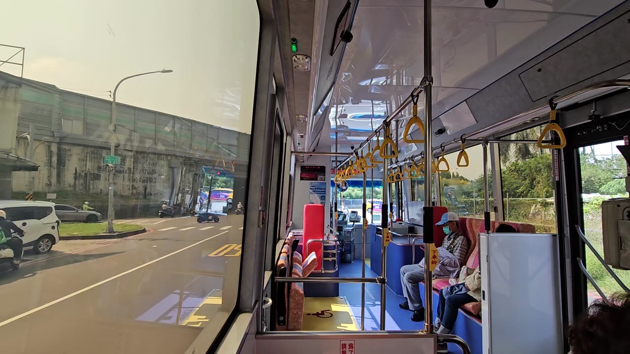 My very first bus ride in Kaohsiung, and it only costs US$0.375