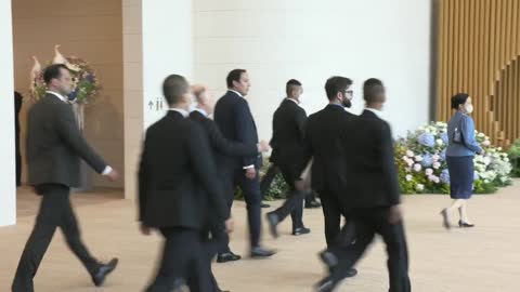 Xi, Harris arrive for meeting on final day of APEC