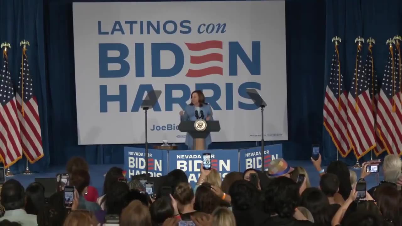 Kamala Harris has her own Joe Biden brain freeze! 🤣