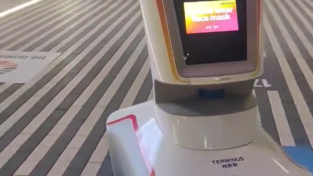 Robot in Dubai: "Please, wear your mask."