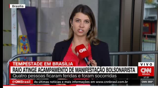 Raio atinge Bolsonaristas em temporal em Brasília no acampamento de frente ao Quartél