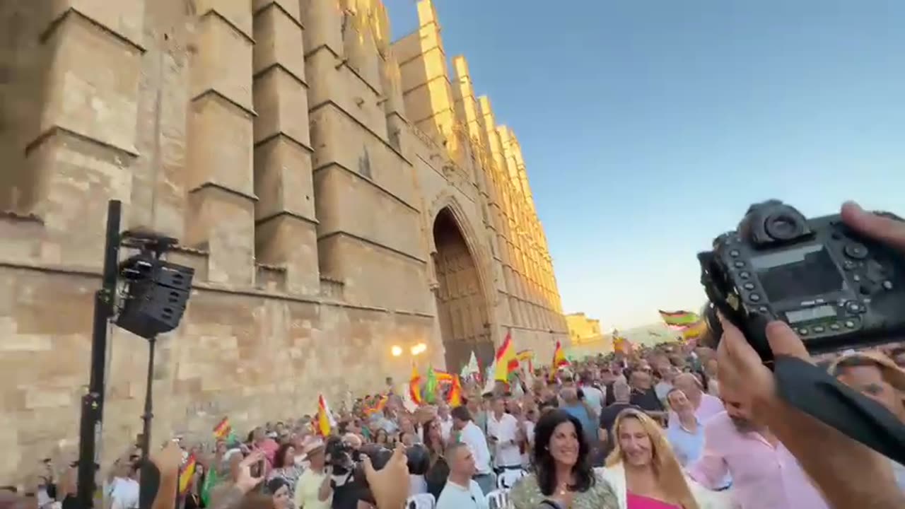 Abascal: Gracias a VOX se puede "escolarizar" en "español" en Baleares y Comunidad Valenciana (2)