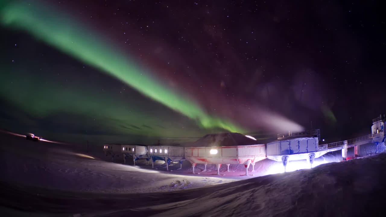 Aurora Over Halley VI (15-06-12)