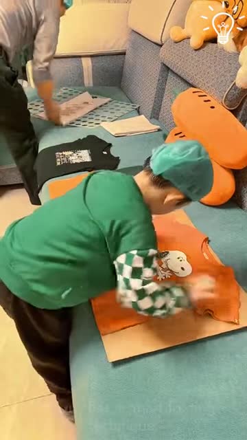 This little guy got an interesting folding technique 🥰