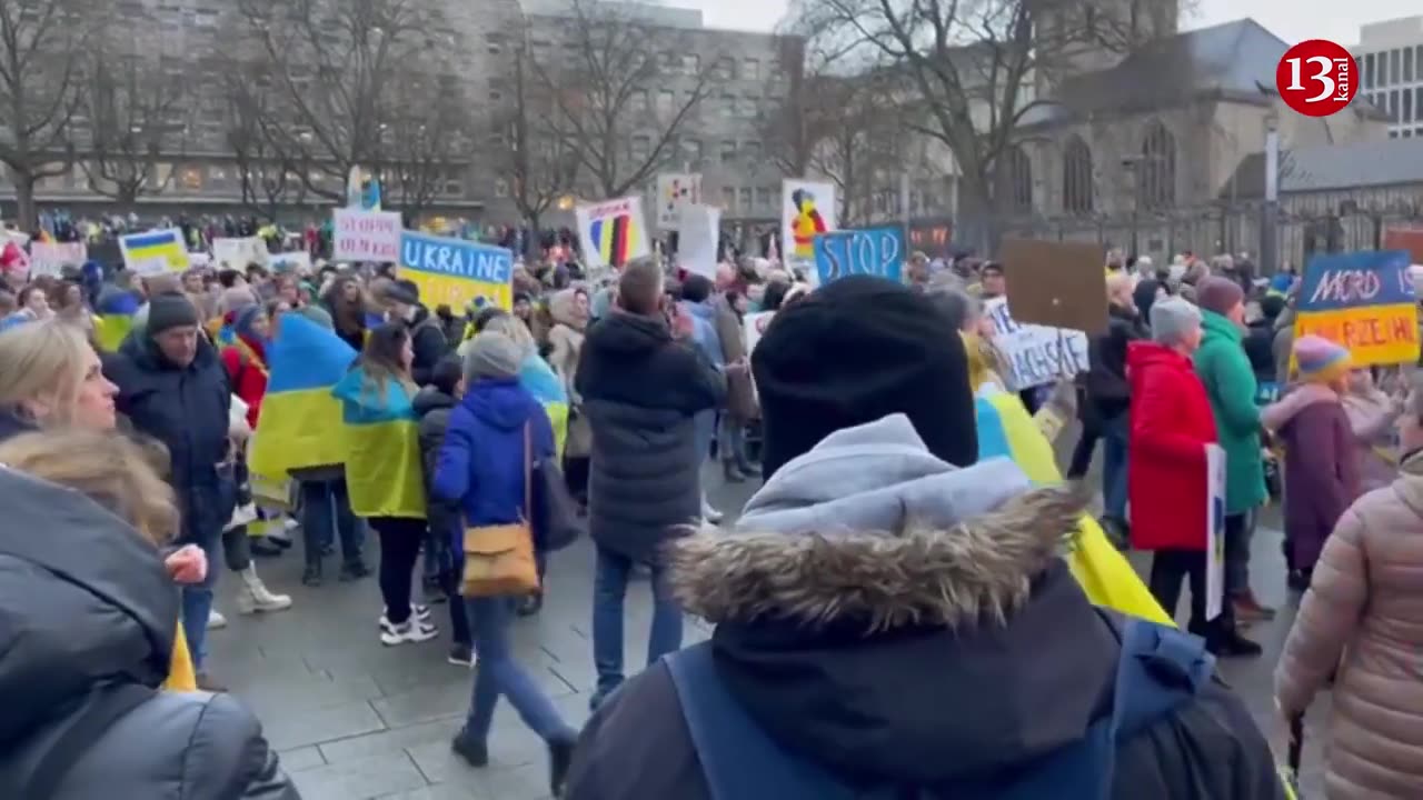 Hundreds hold rally in Germany in support of Ukraine