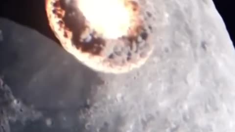 Asteroid Hitting the surface of the Moon😯