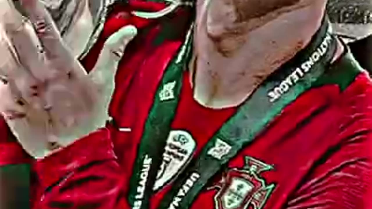 try not to change your wall paper(Part-2 Ronaldo)