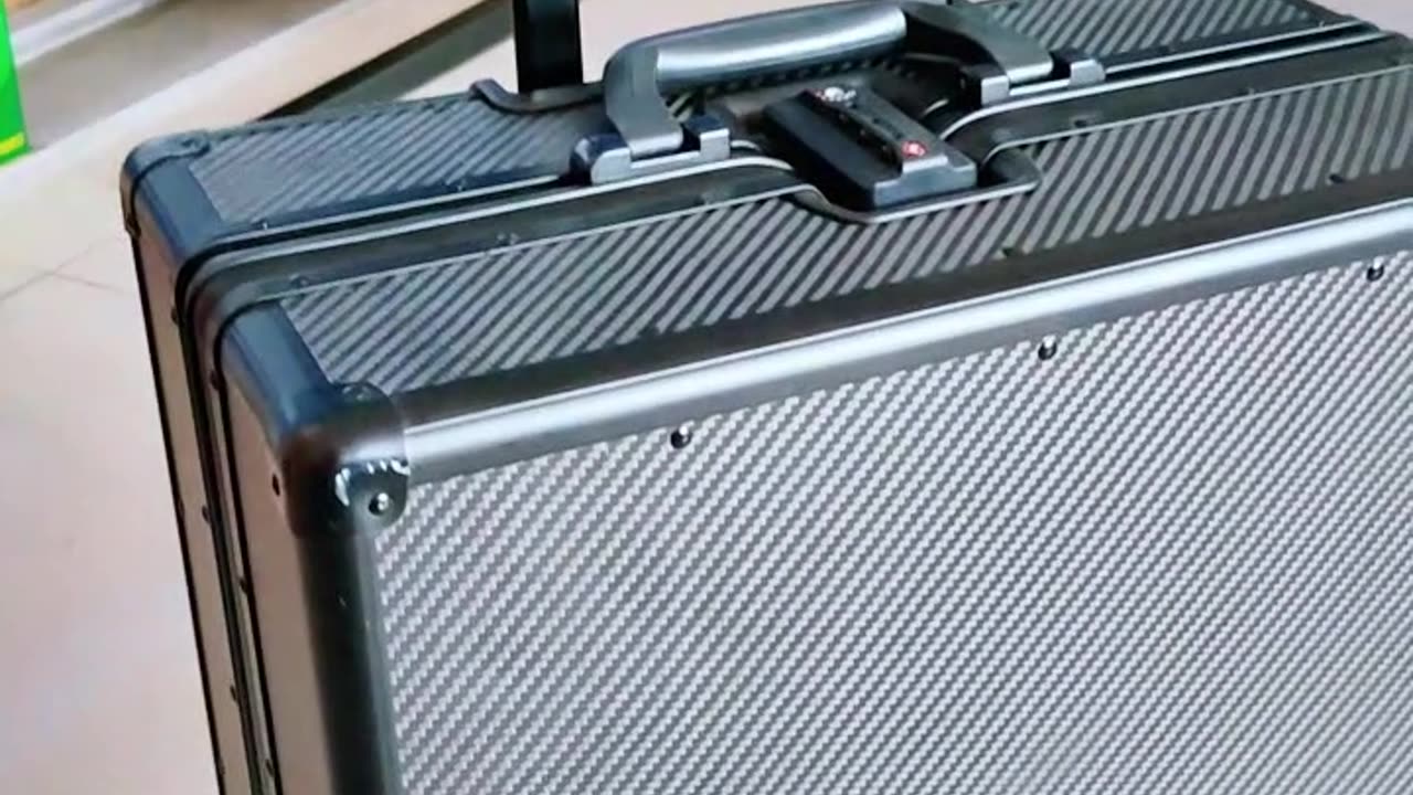powerful Carbon fiber luggage tricks for#carbon#travel#