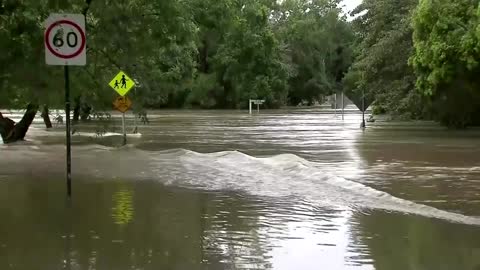 Australia flood sees one dead and ten missing