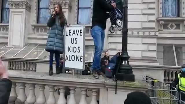 ♣ Young Girl Speaks Out At Downing Street [mirrored]