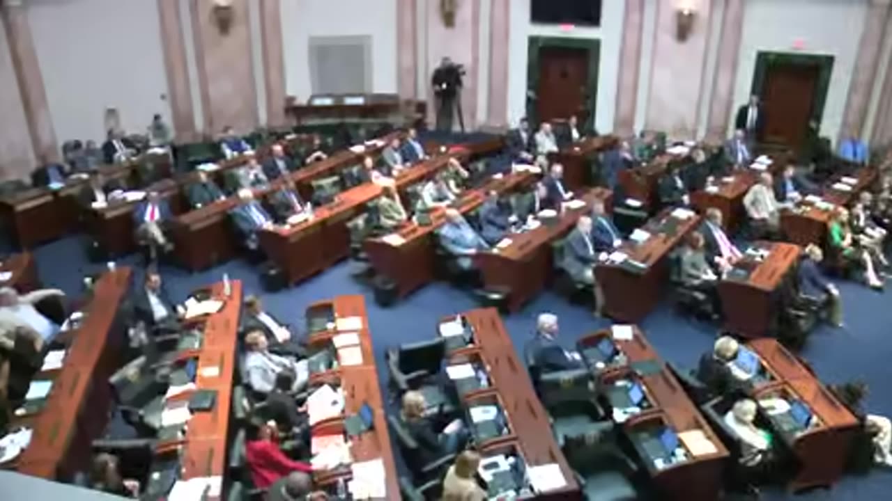 Republican majority passess sweeping anti-trans bill in Kentucky.mp4