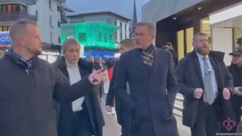Aktivist Mann konfrontierte heute Christian Lindner am World Economic Forum 2024.