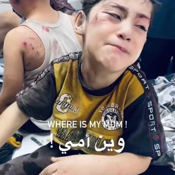 Un niño palestino herido por los bombardeos de Israel tiembla y pregunta por su madre