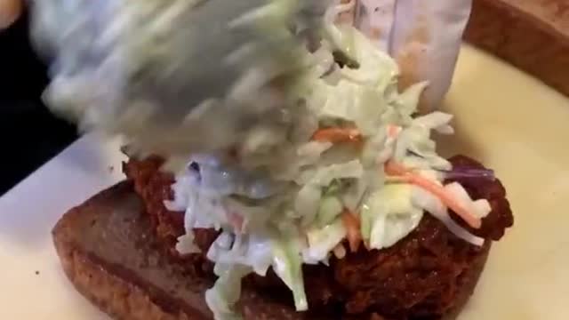FRENCH TOAST HOT CHICKEN SANDWICH🍞