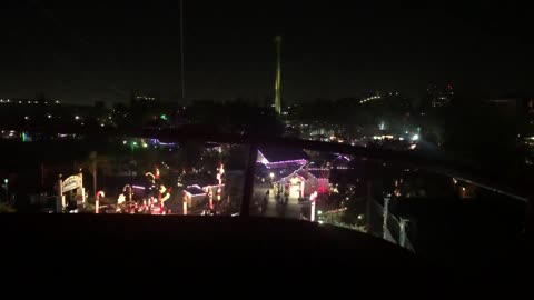 California’s Great America WinterFest SkyRide Christmas View at night 11月26日2022年