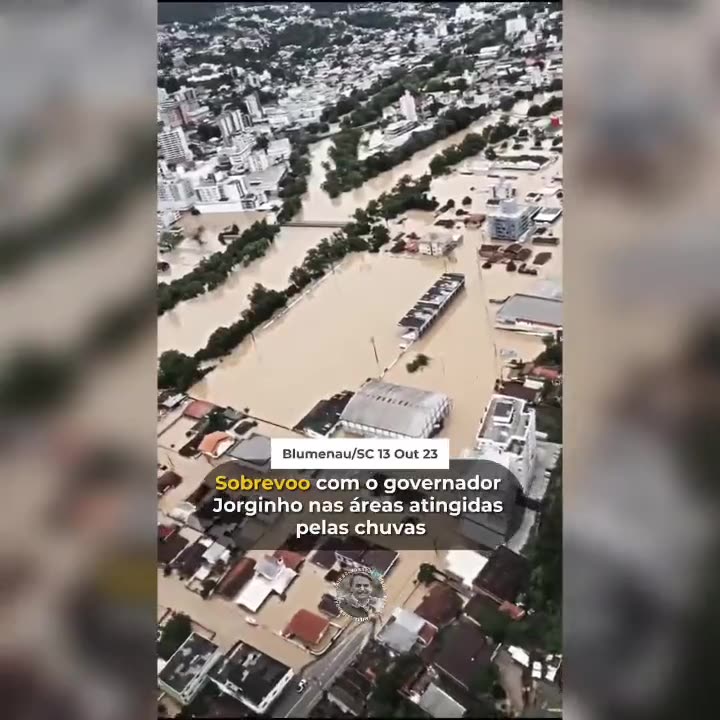 Bolsonaro sobrevoa Santa Catarina com governador e prefeito para avaliar danos das chuvas