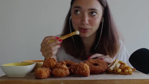 ASMR EATING SOUNDS | FRIED CHICKEN 🤤