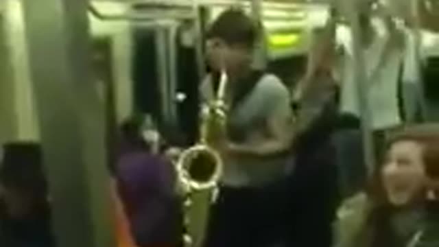 Epic Sax Batlle in NYC subway