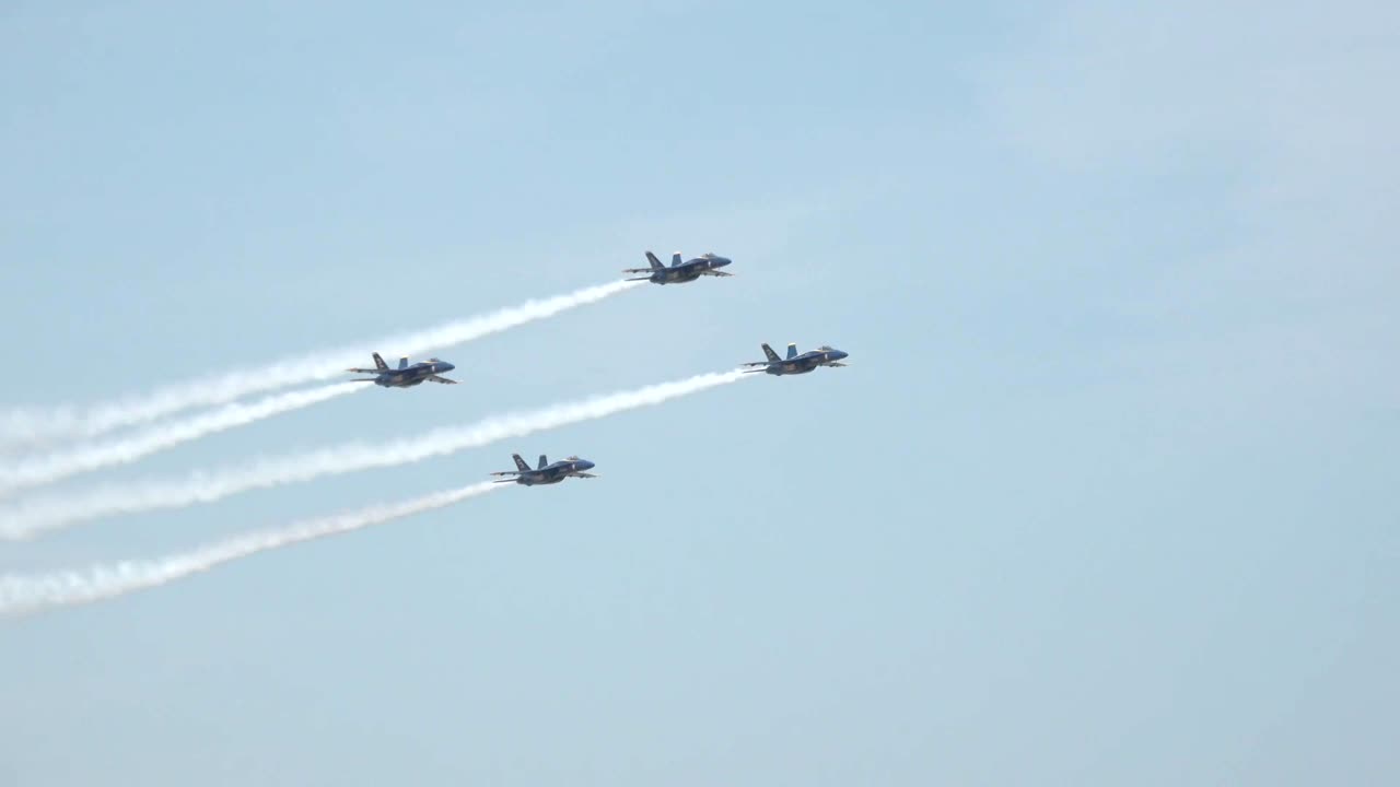 Blue Angels Diamond Aileron Roll