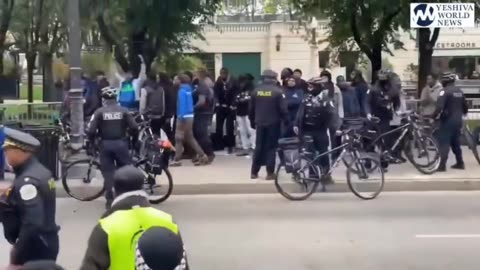 The Black Hebrew Israelites are now battling the pro-Palestinian protesters in Chicago, Illinois.