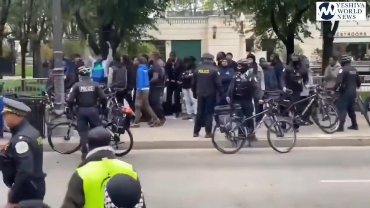 The Black Hebrew Israelites are now battling the pro-Palestinian protesters in Chicago, Illinois.