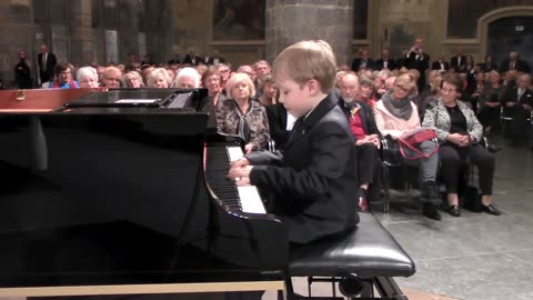 pure music talent: 6-Year-Old Piano Prodigy Philip Hahn Performs Beethoven's Sonata Nr. 20