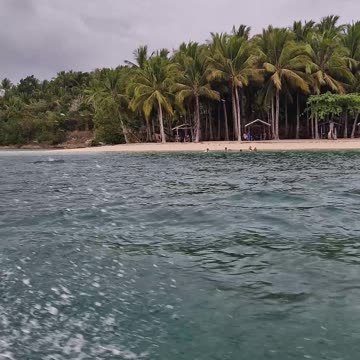 Boat ride to Sirommon Island. Island hopping with Once Islas tour!