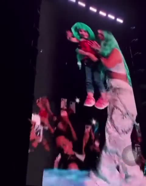 Cantante p0rn0 Karol G con otra niña ¿Qué está mal?