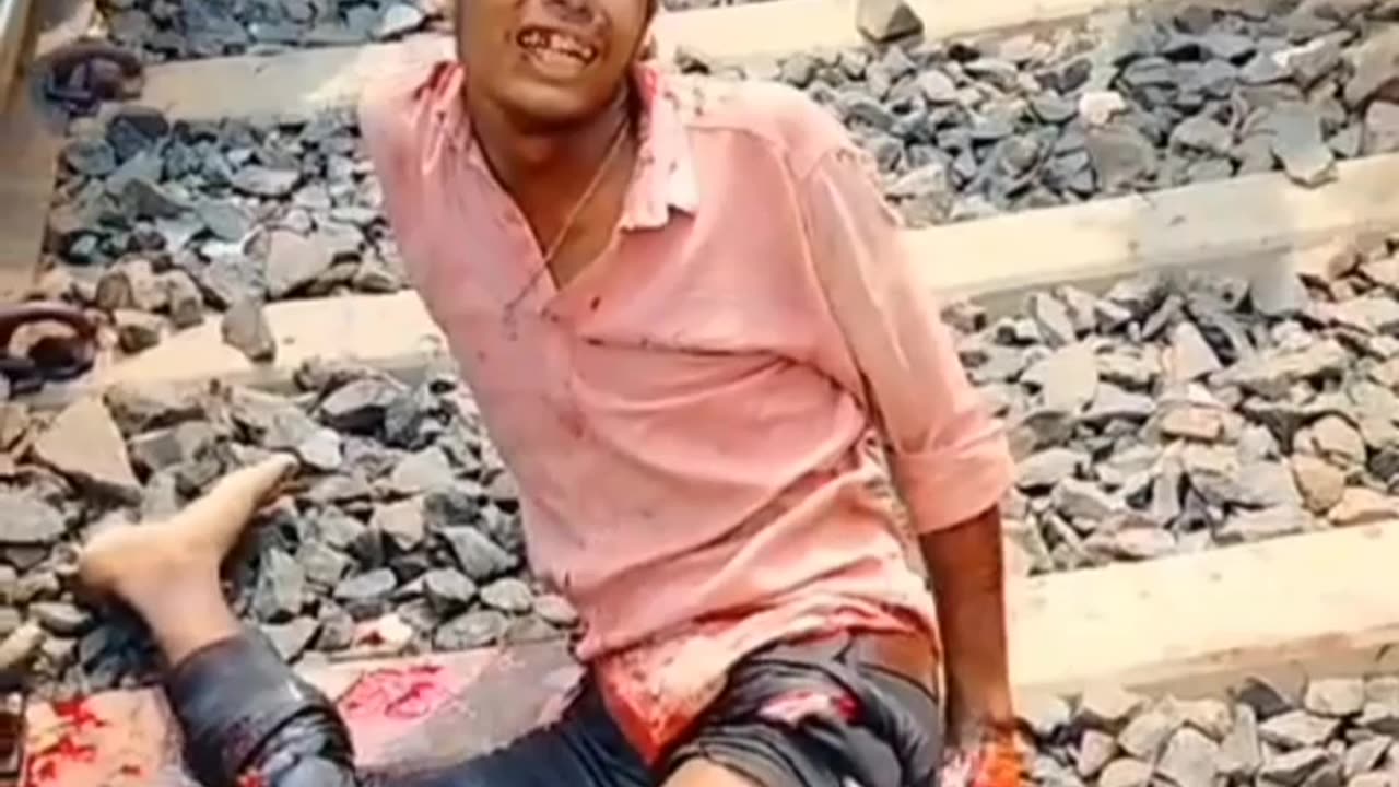 Rail seva accident pair cut Gaya student ka