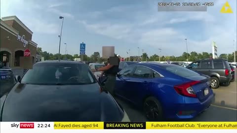 US Police shoot dead pregnant black woman in her car.