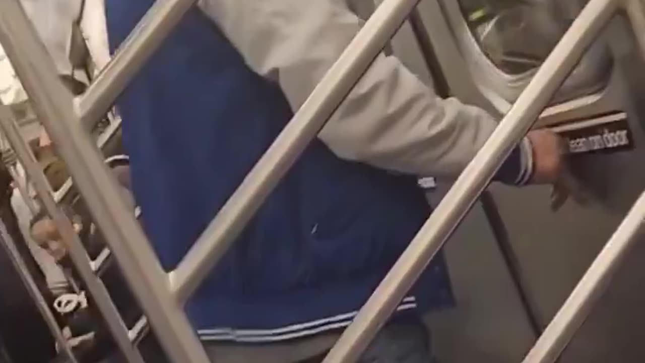 El ambiente en el metro de Nueva York, "el mejor y más seguro sistema de transporte del mundo"