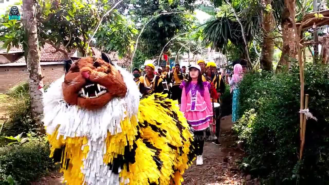 TRADISI BUDAYA MACANAN DI SAMPING GUNUNGAN