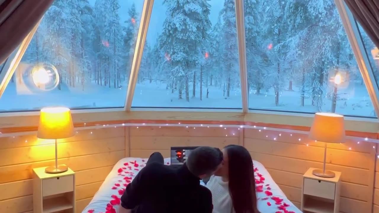 Couple #kisses With #Romantic #bed #View |Tag Your Love 😍😍 💓💓