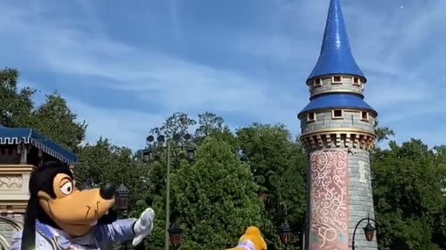 what happens if a Disney characters head falls off