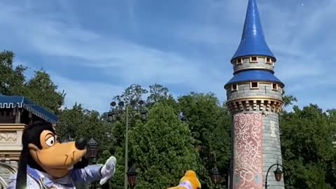 what happens if a Disney characters head falls off